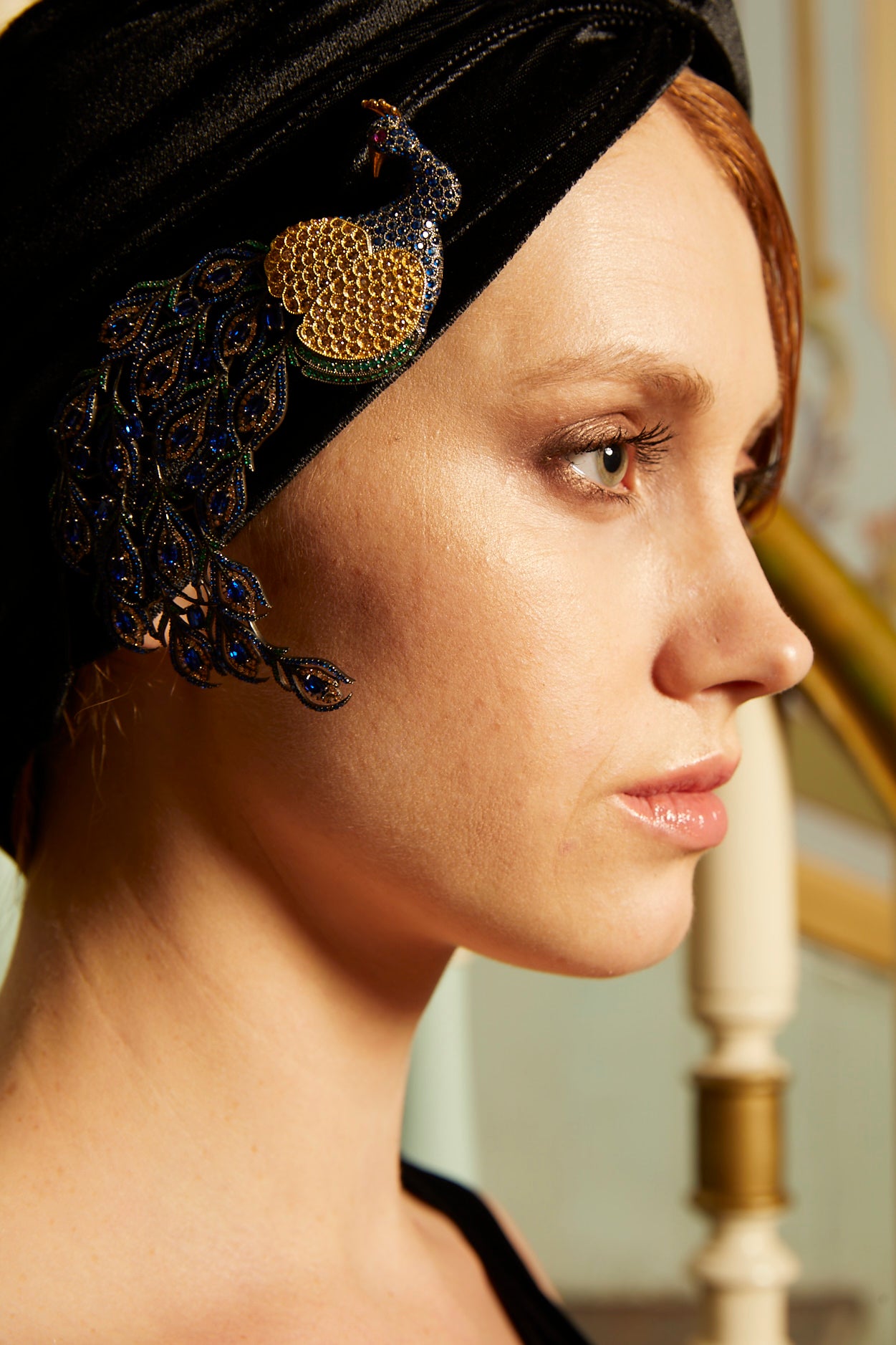 Royalty of The World Yeşil Beyaz Taşlı Gösterişli Tavuskuşu Broş